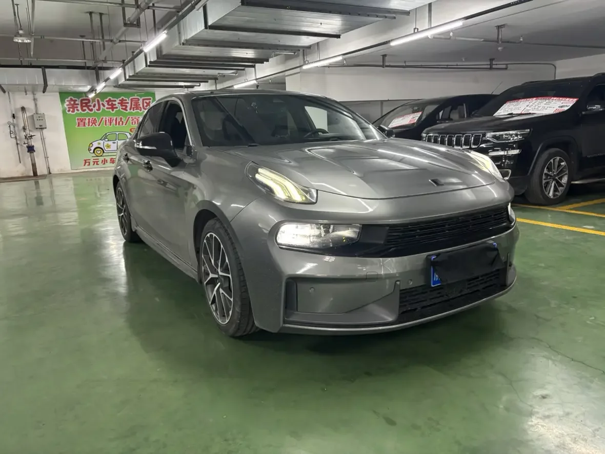Lynk & Co 03