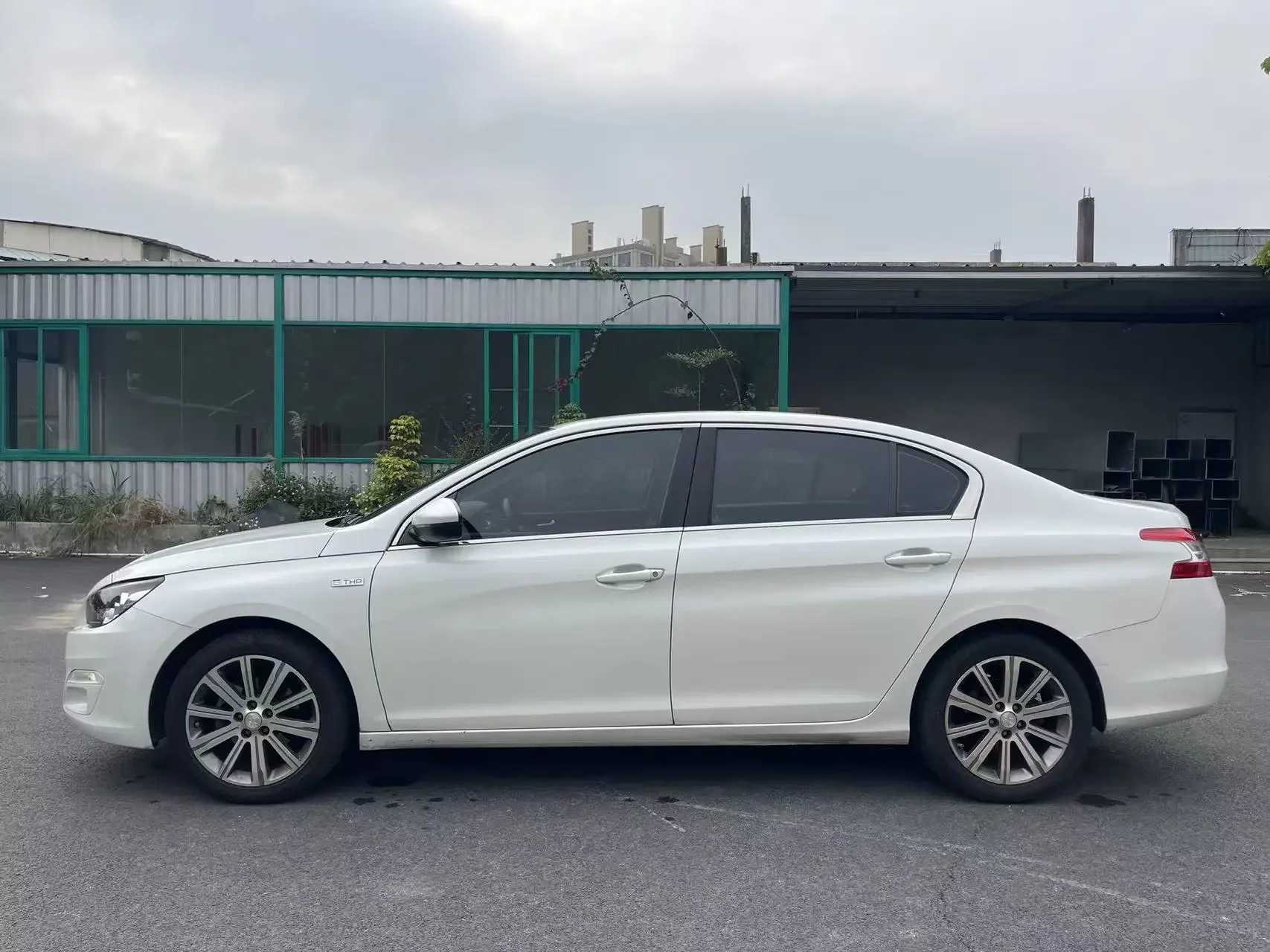 Peugeot 408