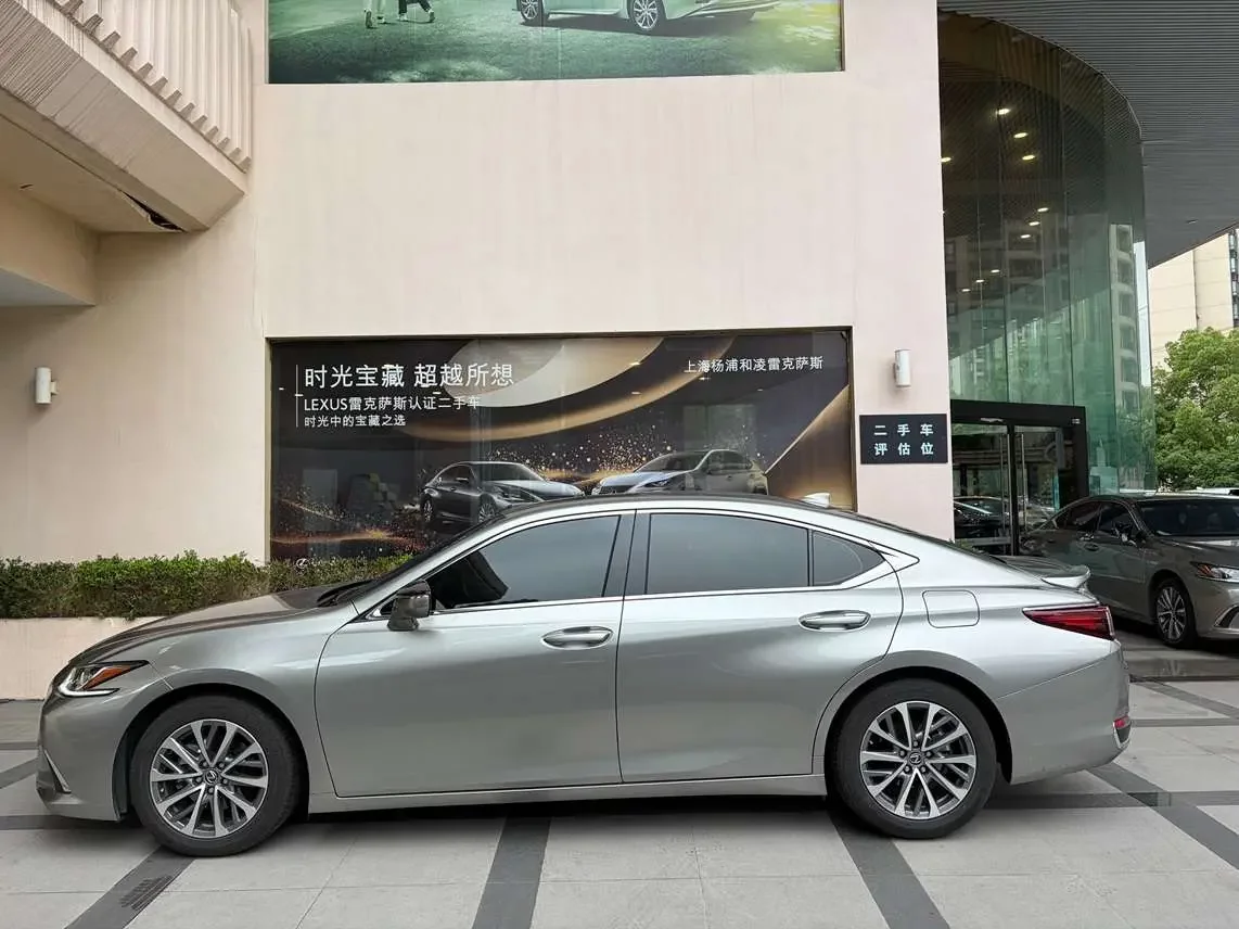 Lexus ES
