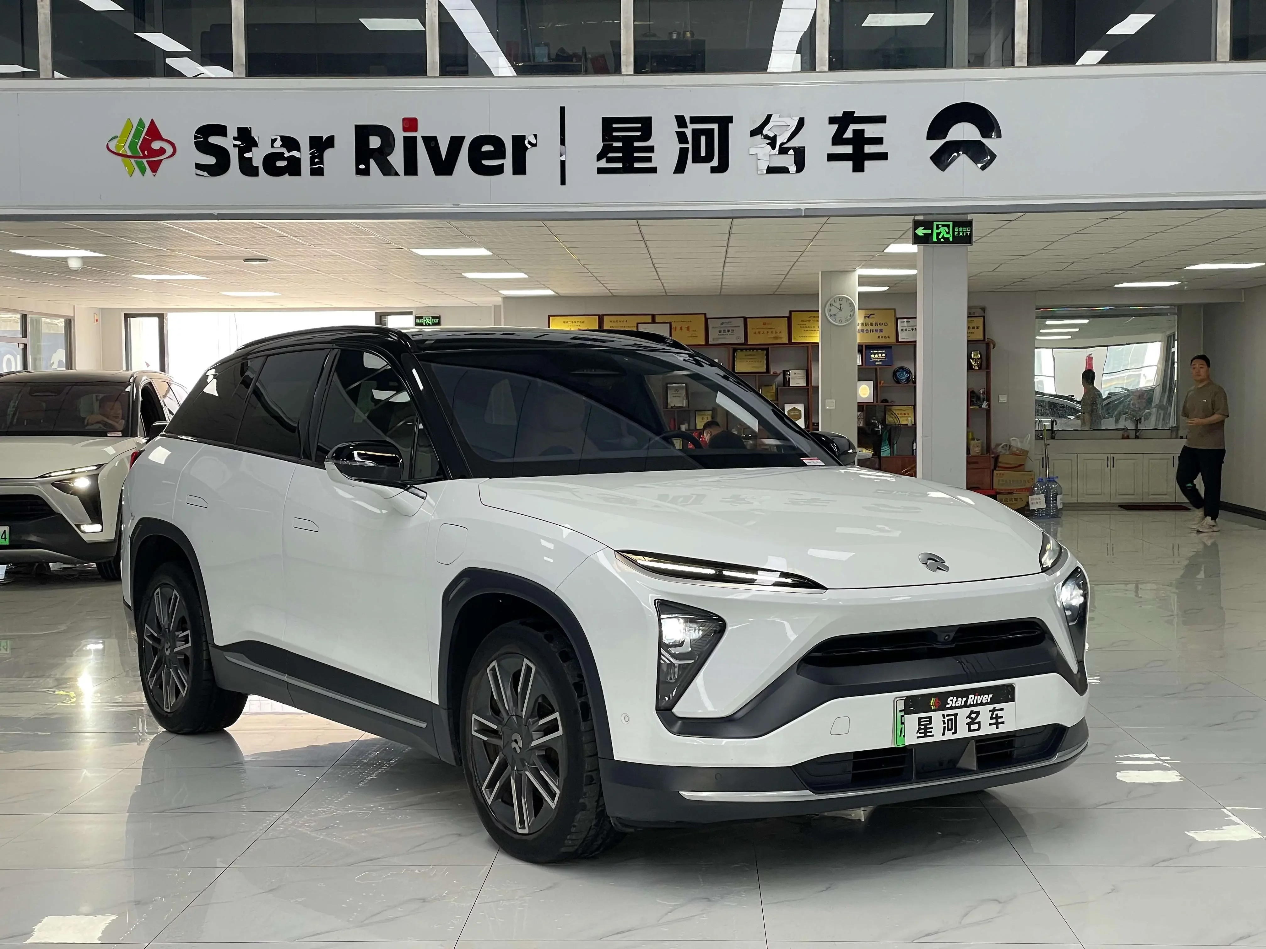 NIO ES6