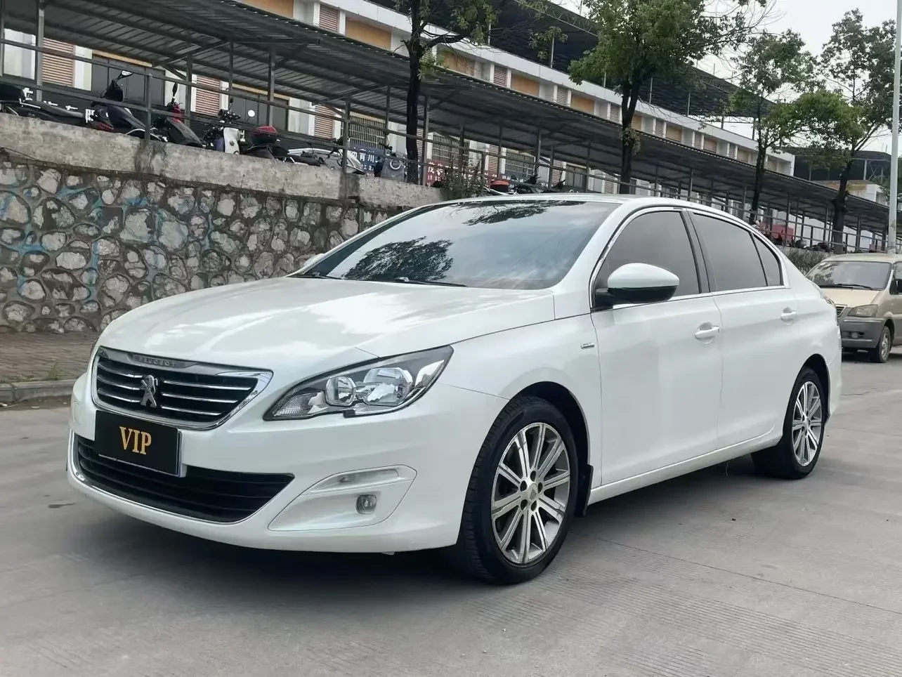 Peugeot 408