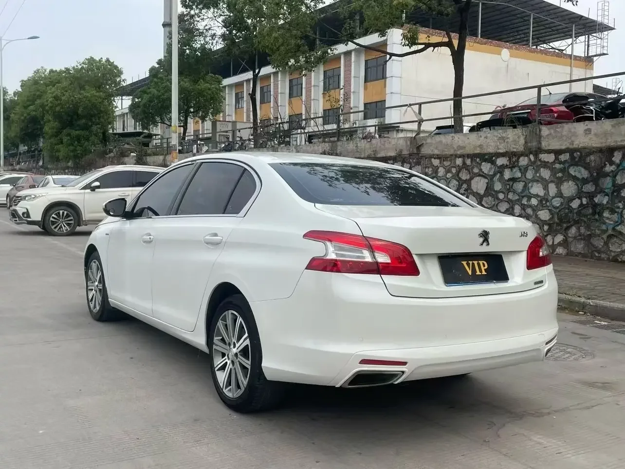 Peugeot 408