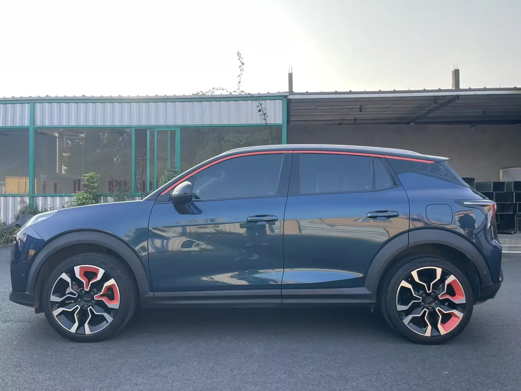 Lynk & Co 06
