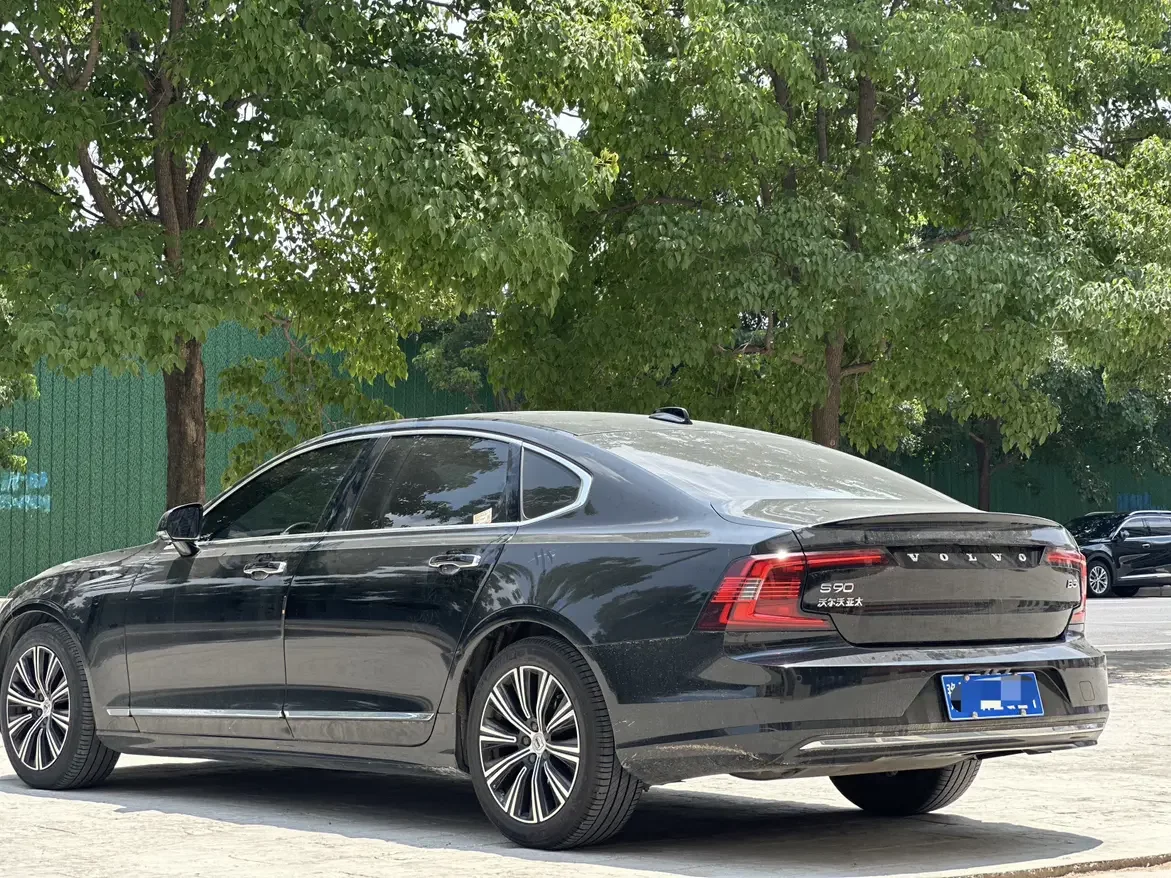 Volvo S90
