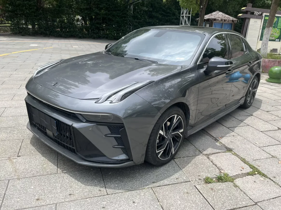 Lynk & Co 03