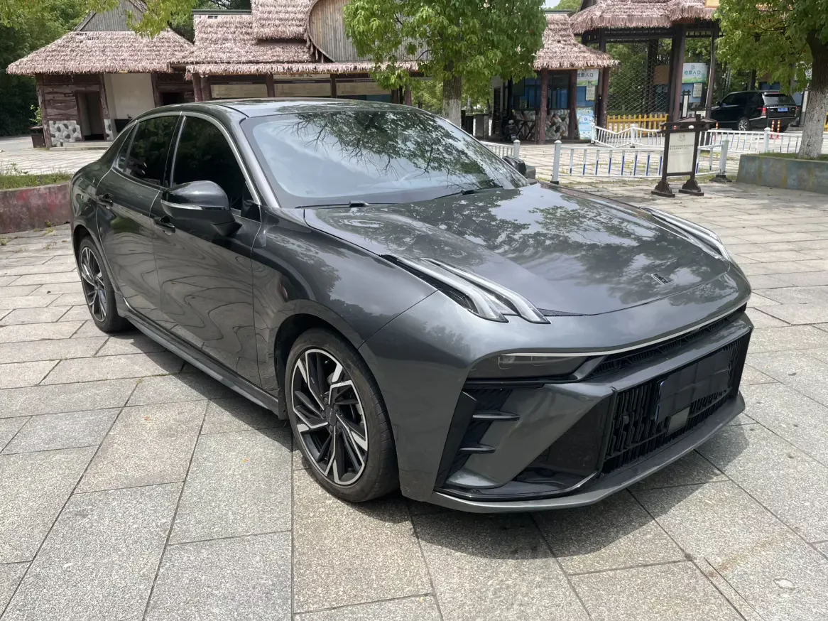 Lynk & Co 03