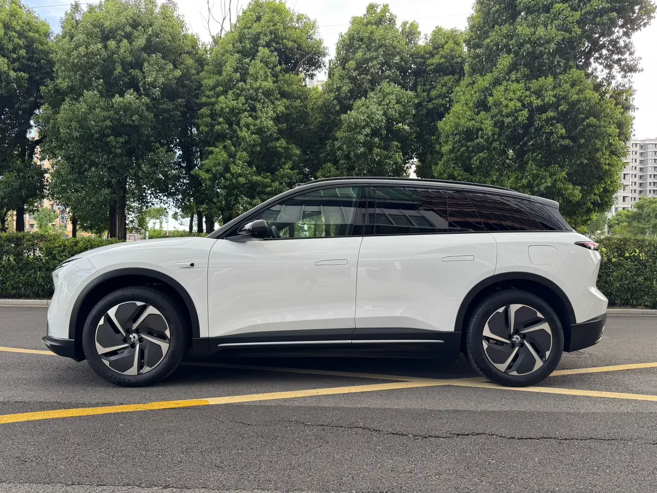 NIO ES6
