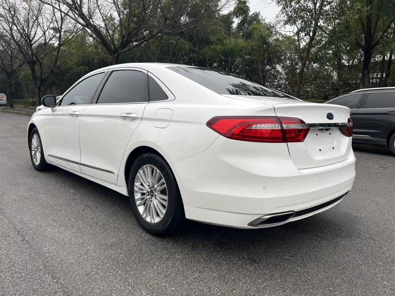 Ford Taurus