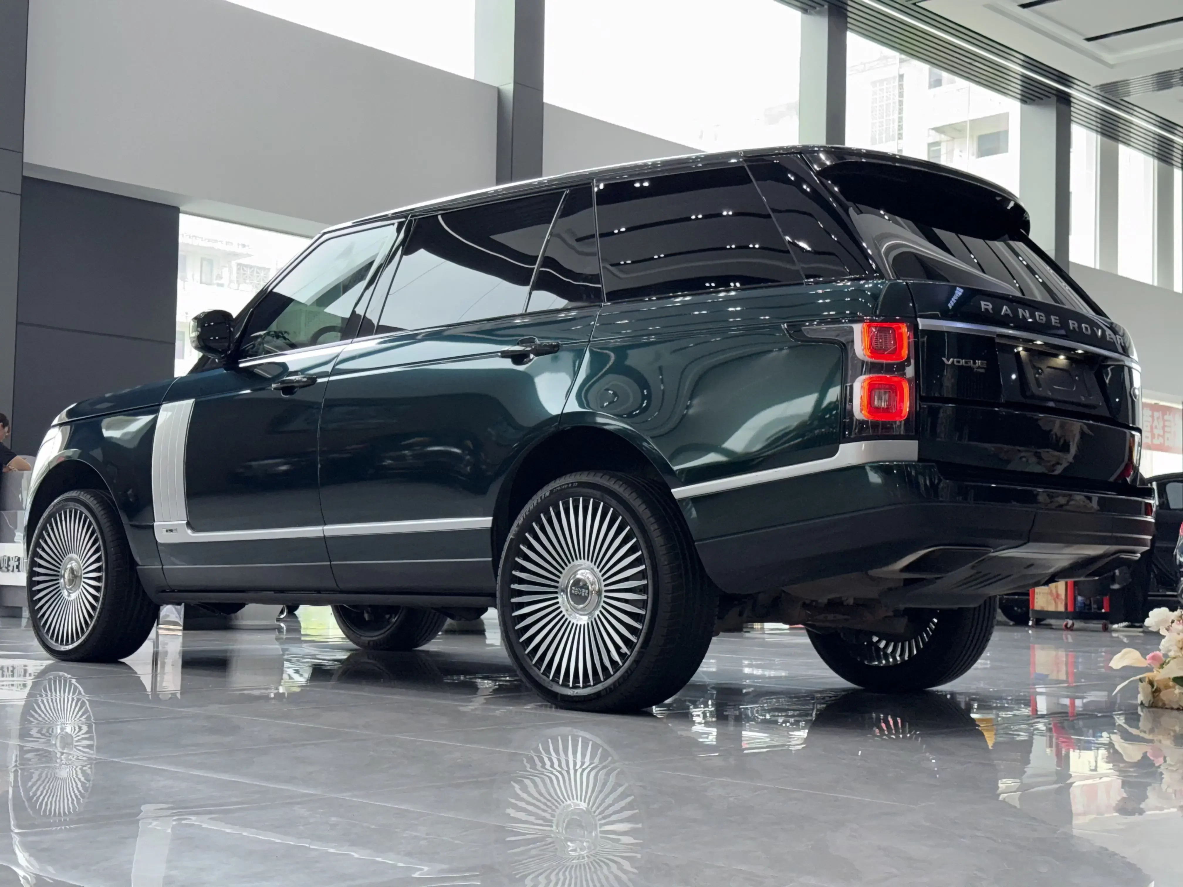 Land Rover range rover