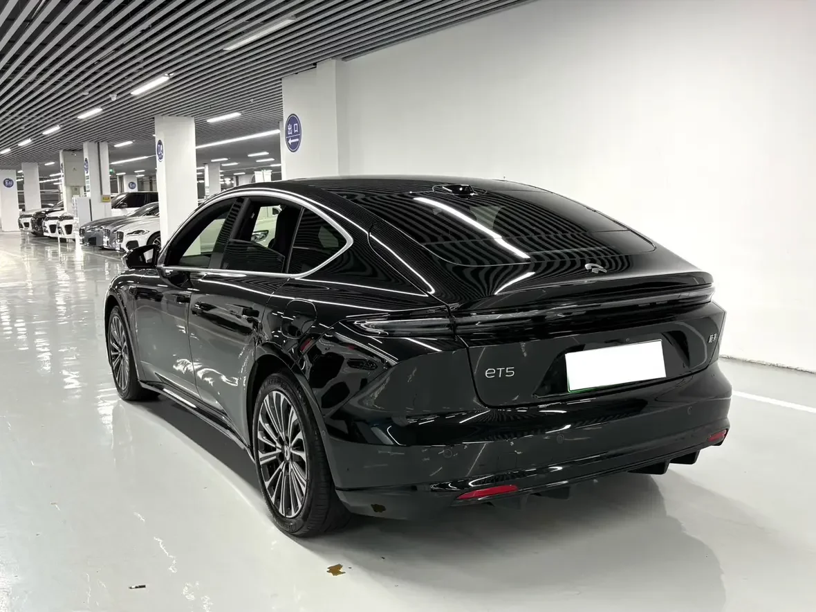 NIO ET5