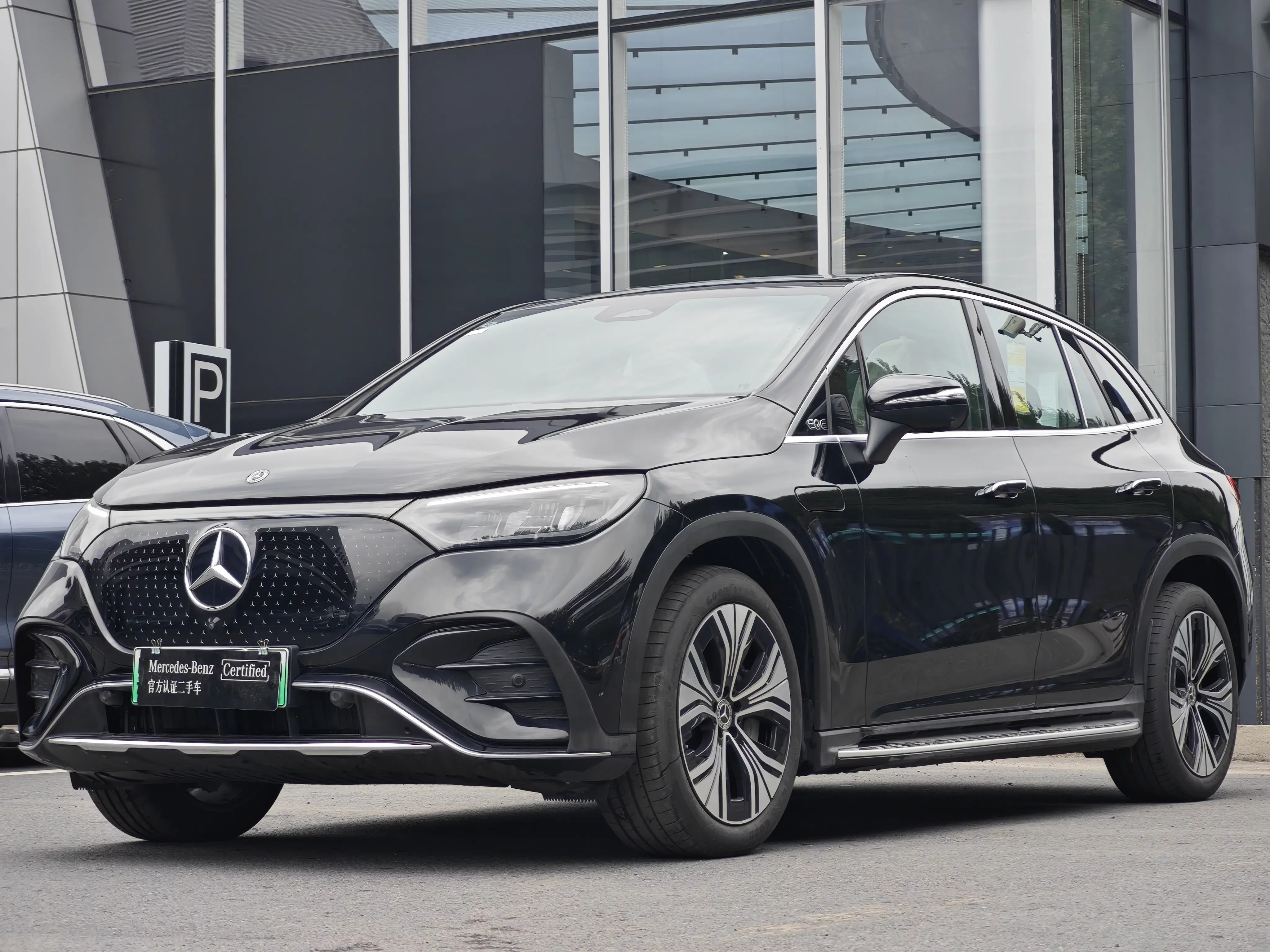 Mercedes-Benz EQE SUV