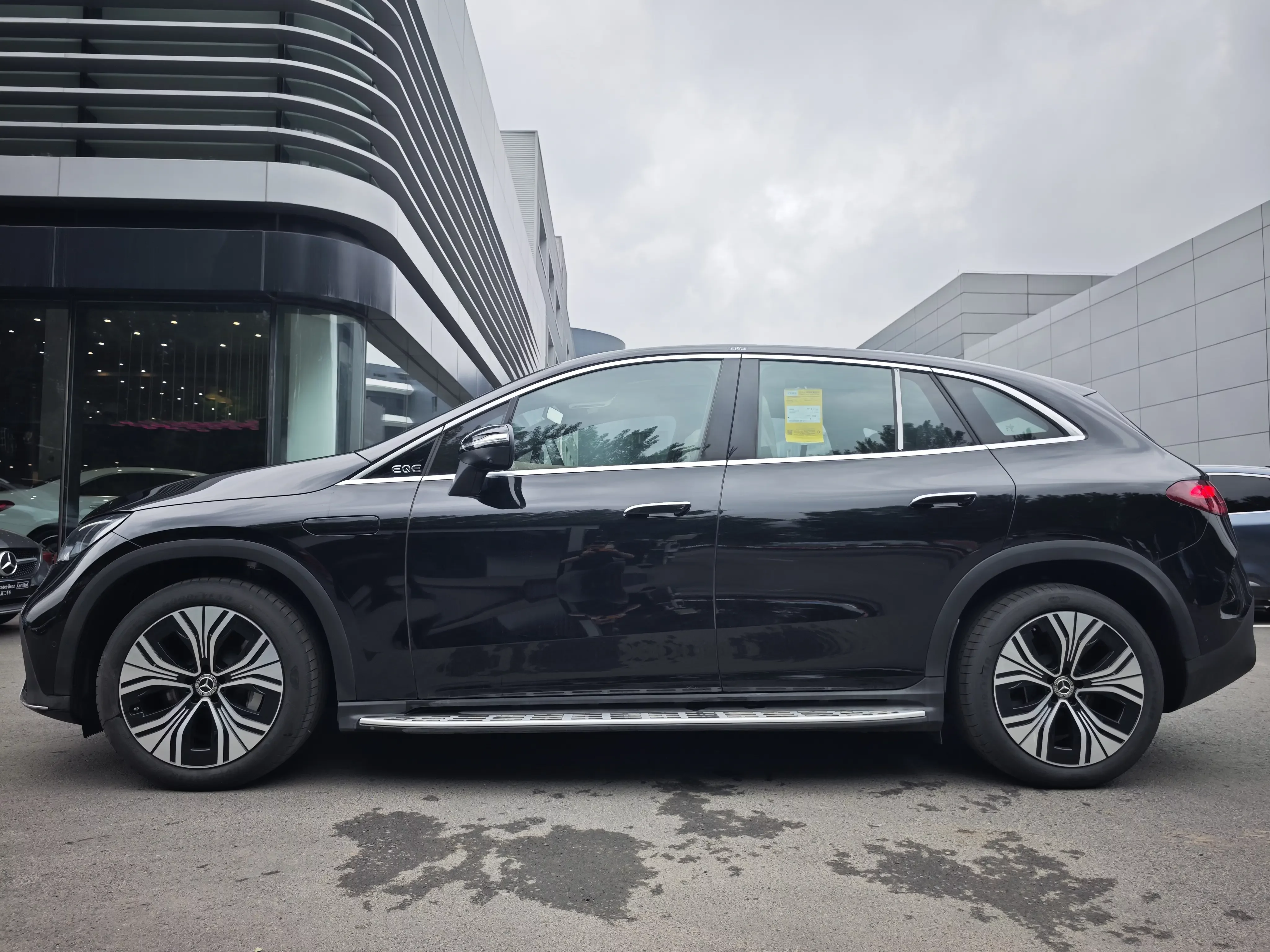 Mercedes-Benz EQE SUV