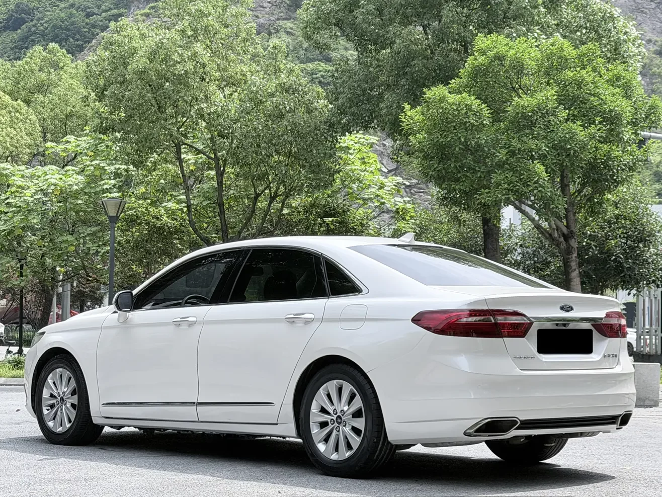 Ford Taurus