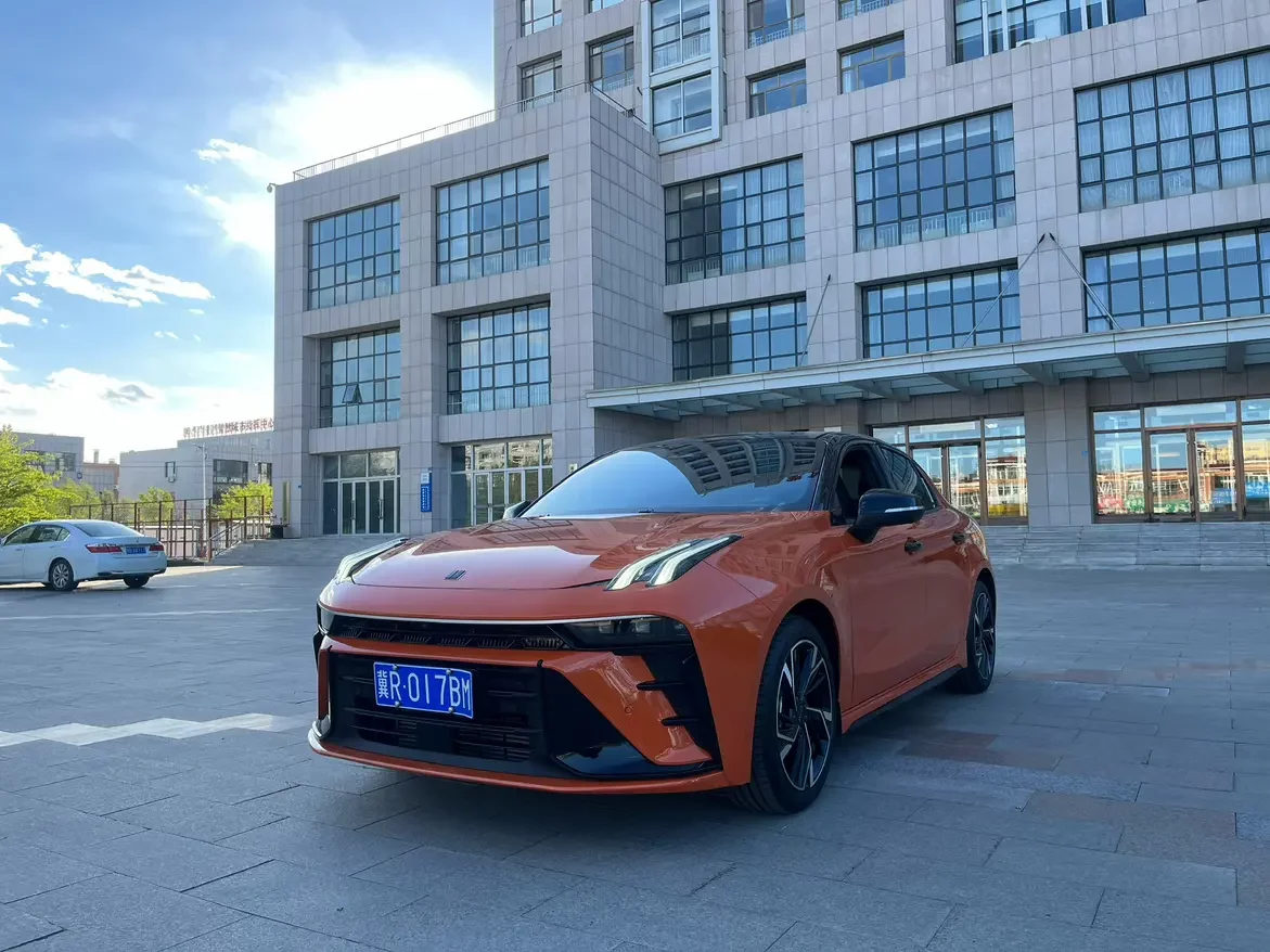 Lynk & Co 03