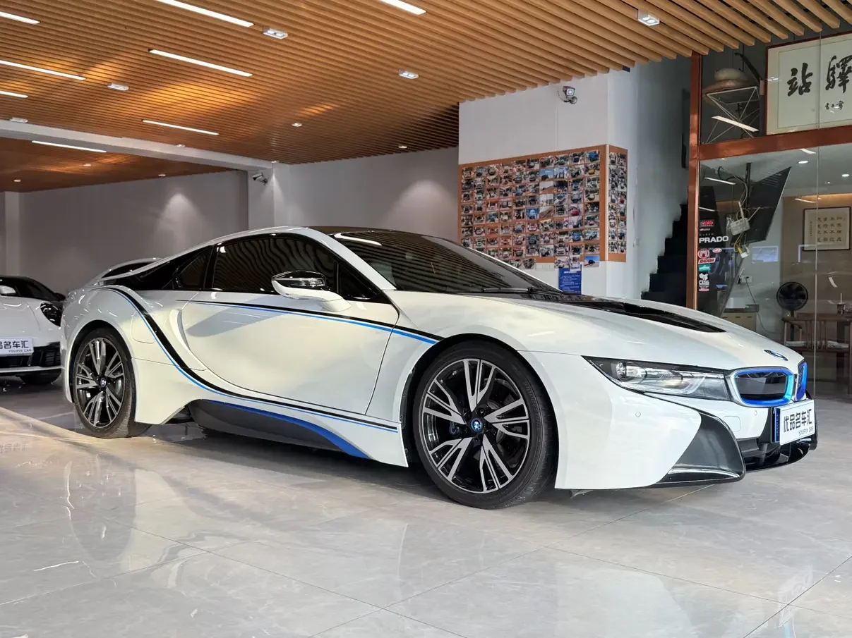 BMW i8