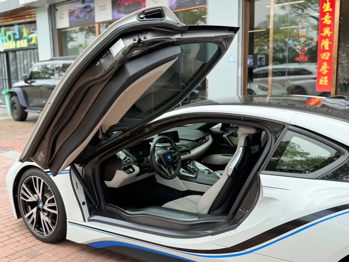 BMW i8