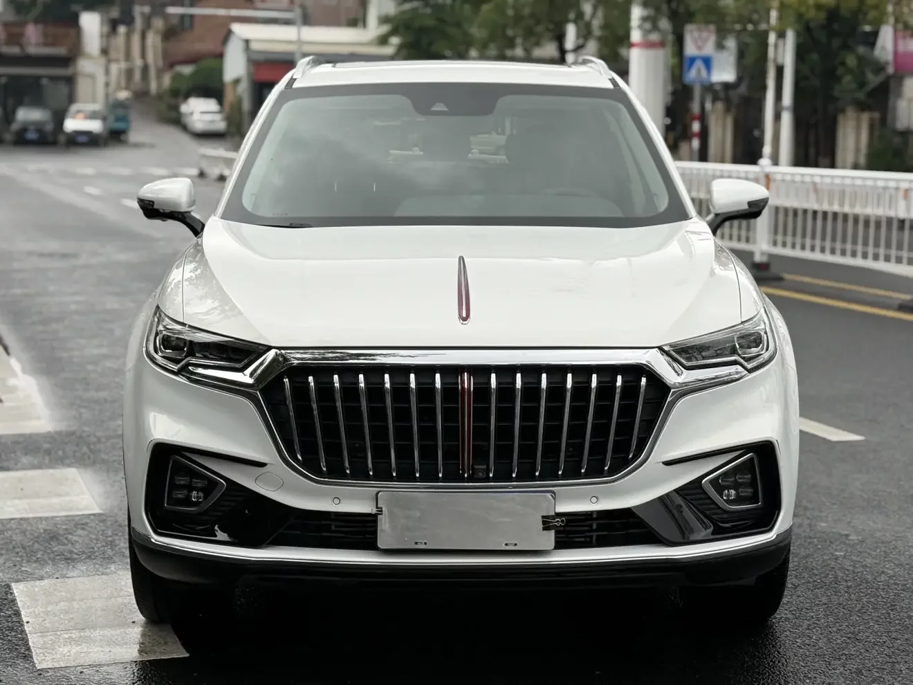 Hongqi HS5