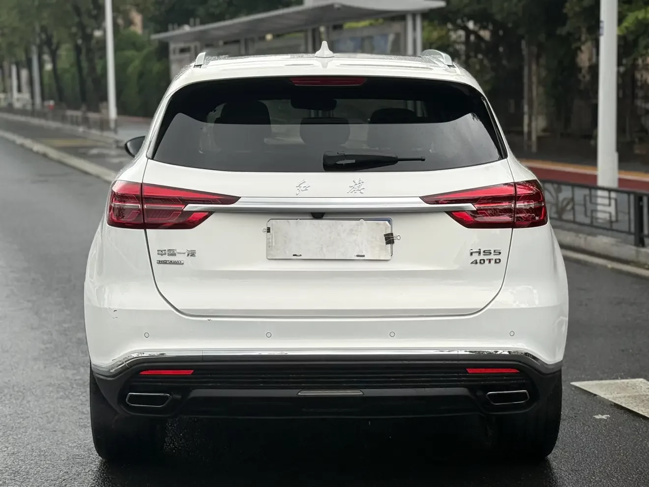 Hongqi HS5