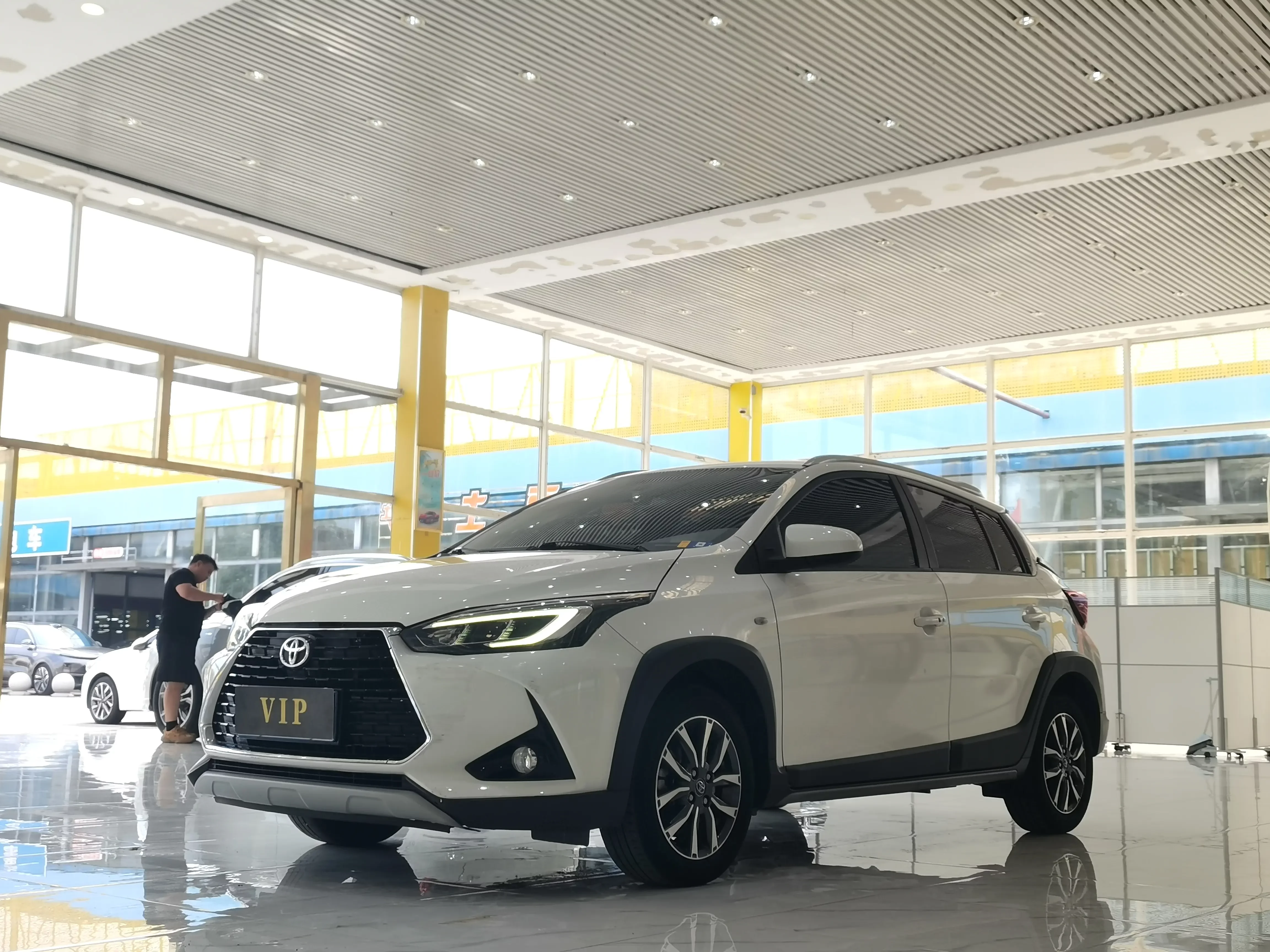 TOYOTA YARIS L