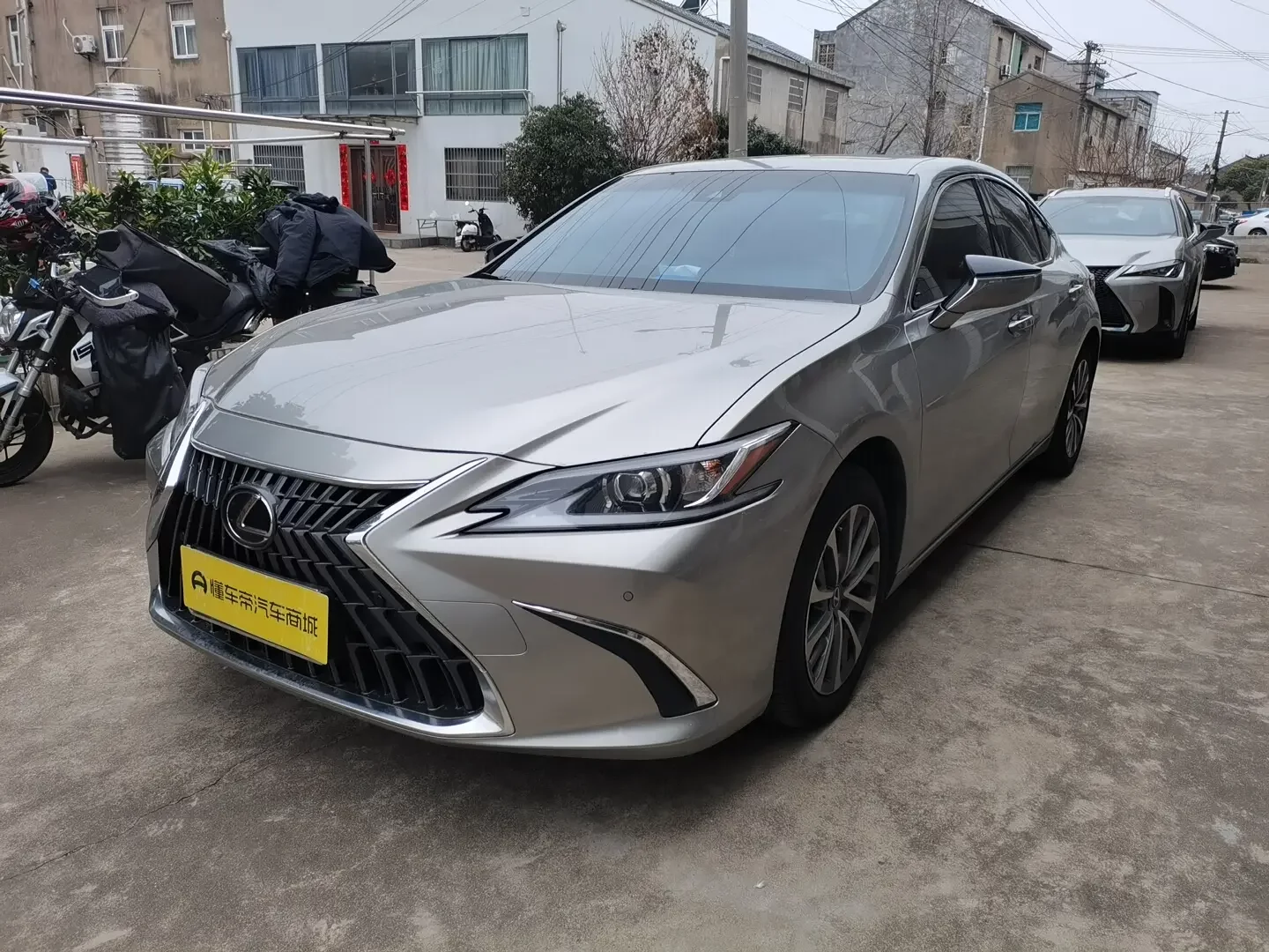 Lexus ES