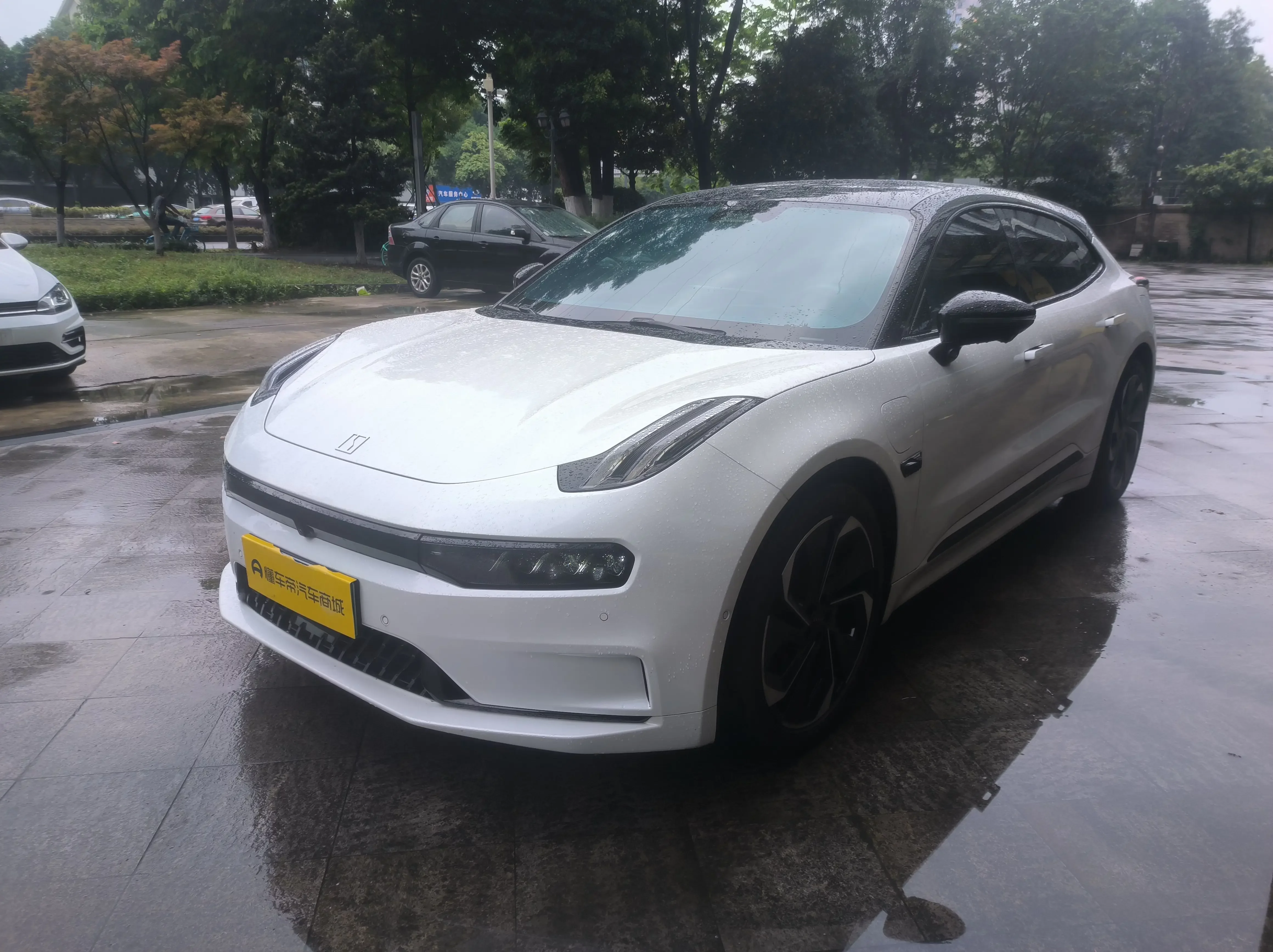 ZEEKR 001