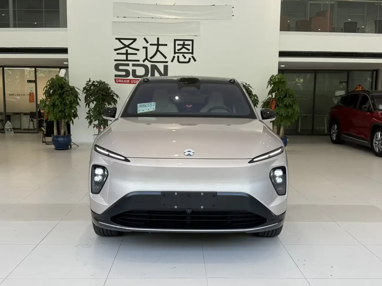 NIO EC7