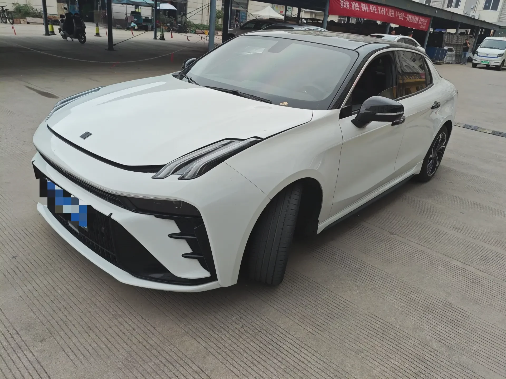 Lynk & Co 03