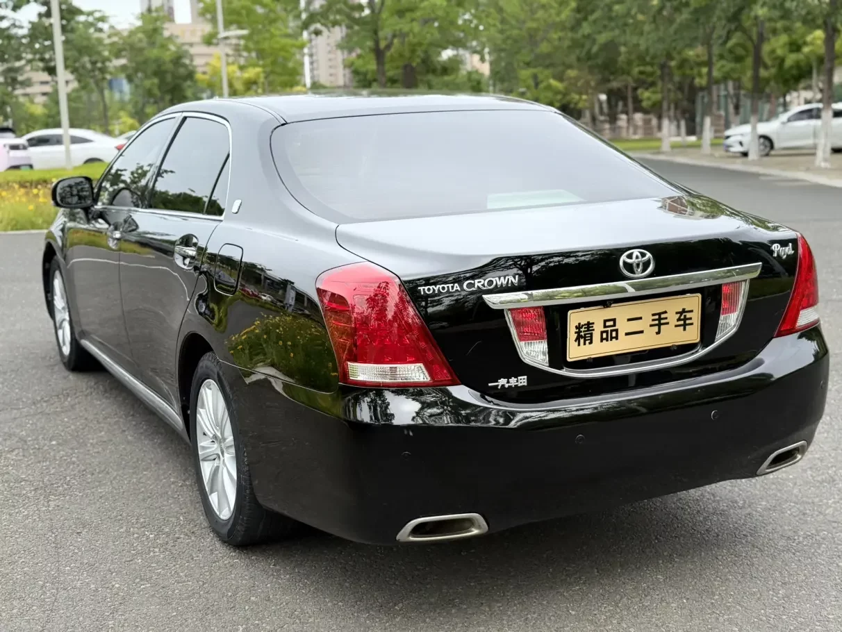 Toyota crown