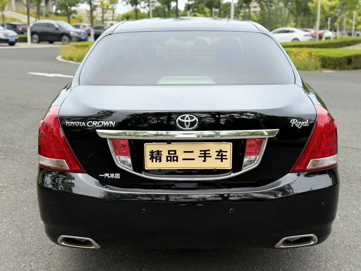 Toyota crown