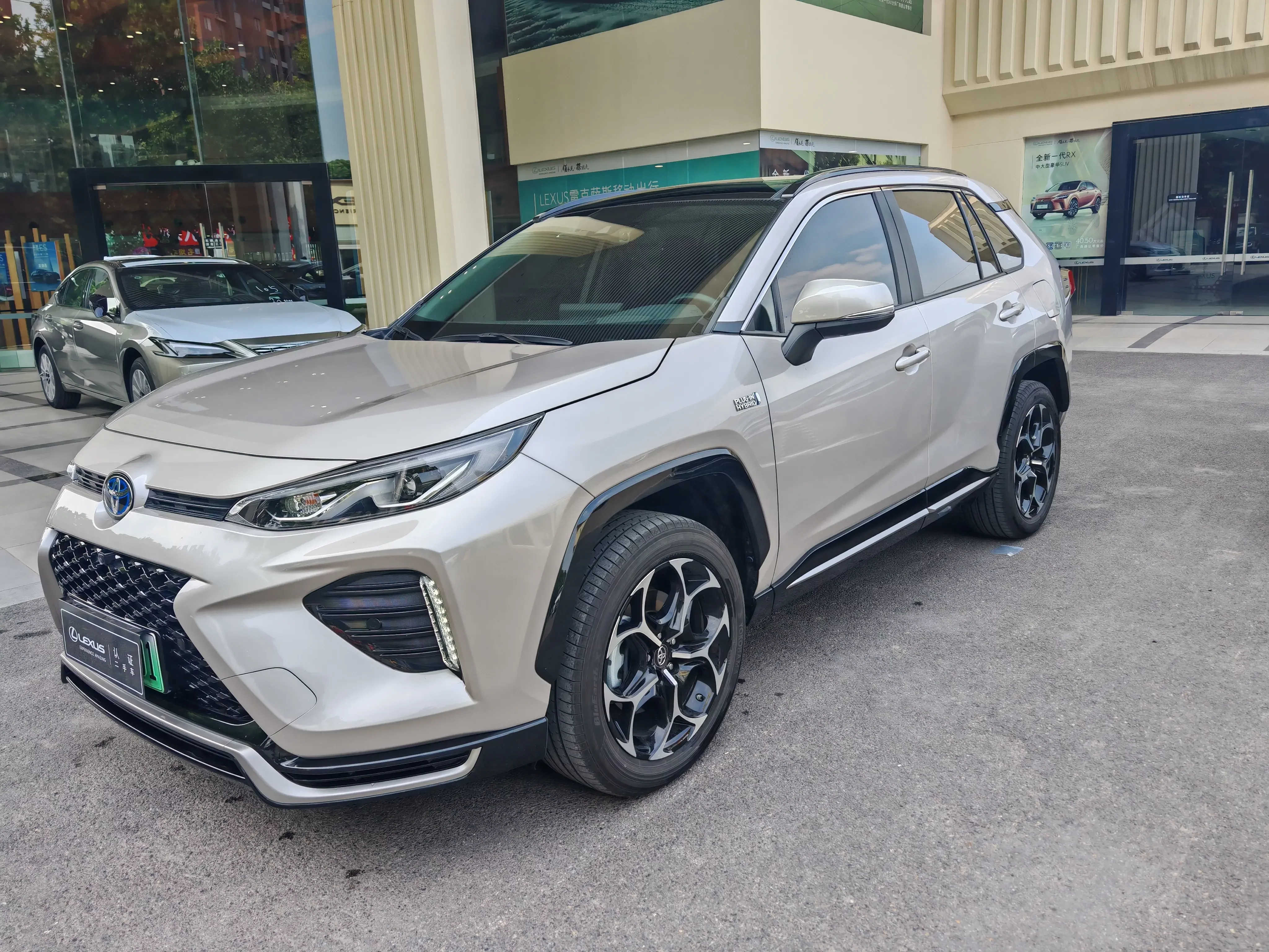 Toyota Wildlander PHEV  из Китая