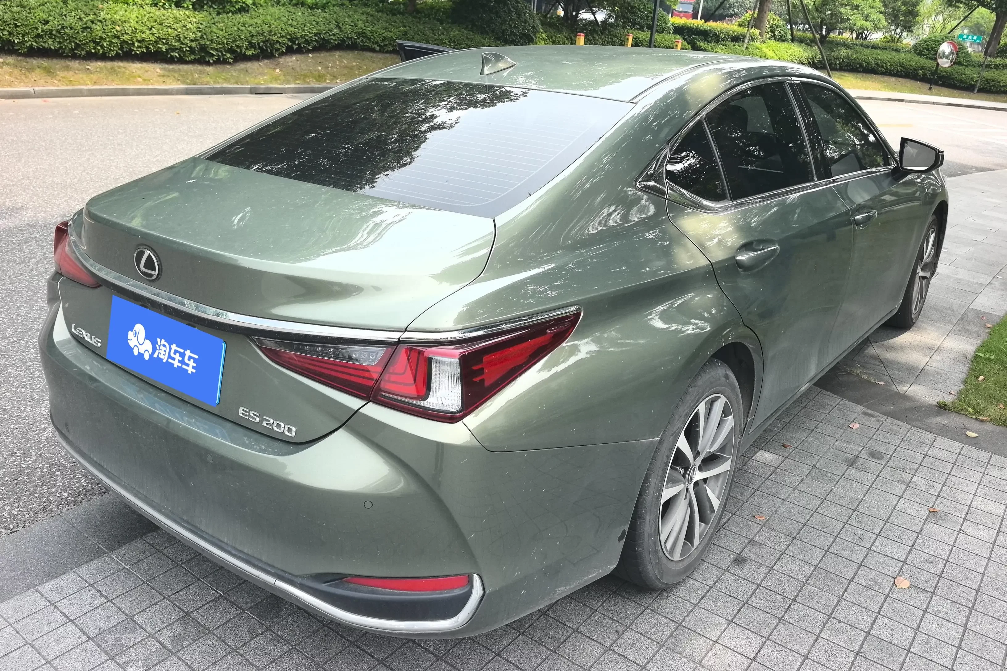 Lexus ES