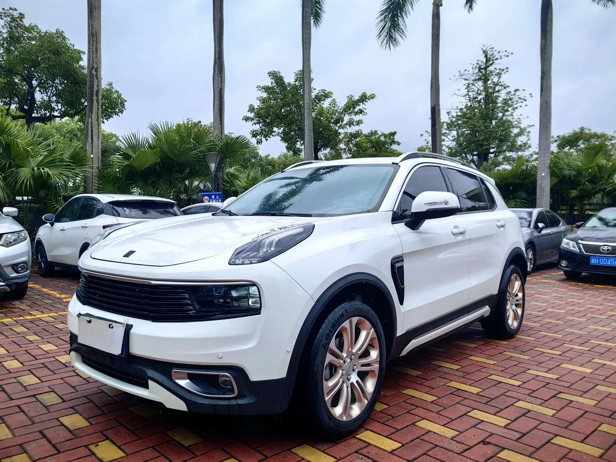 Lynk & Co 01