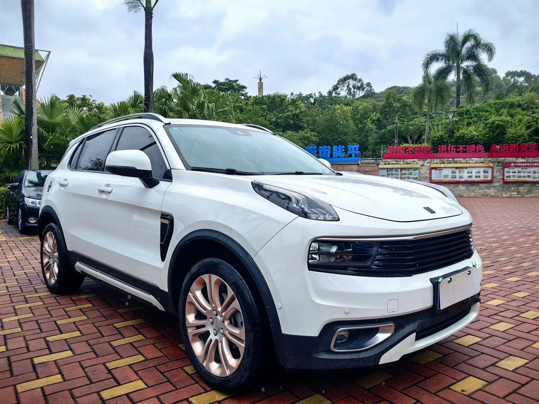Lynk & Co 01