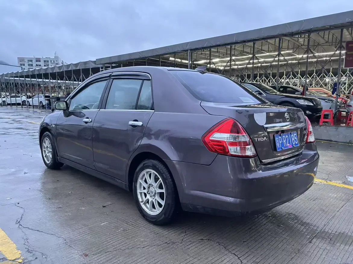 Nissan Tiida