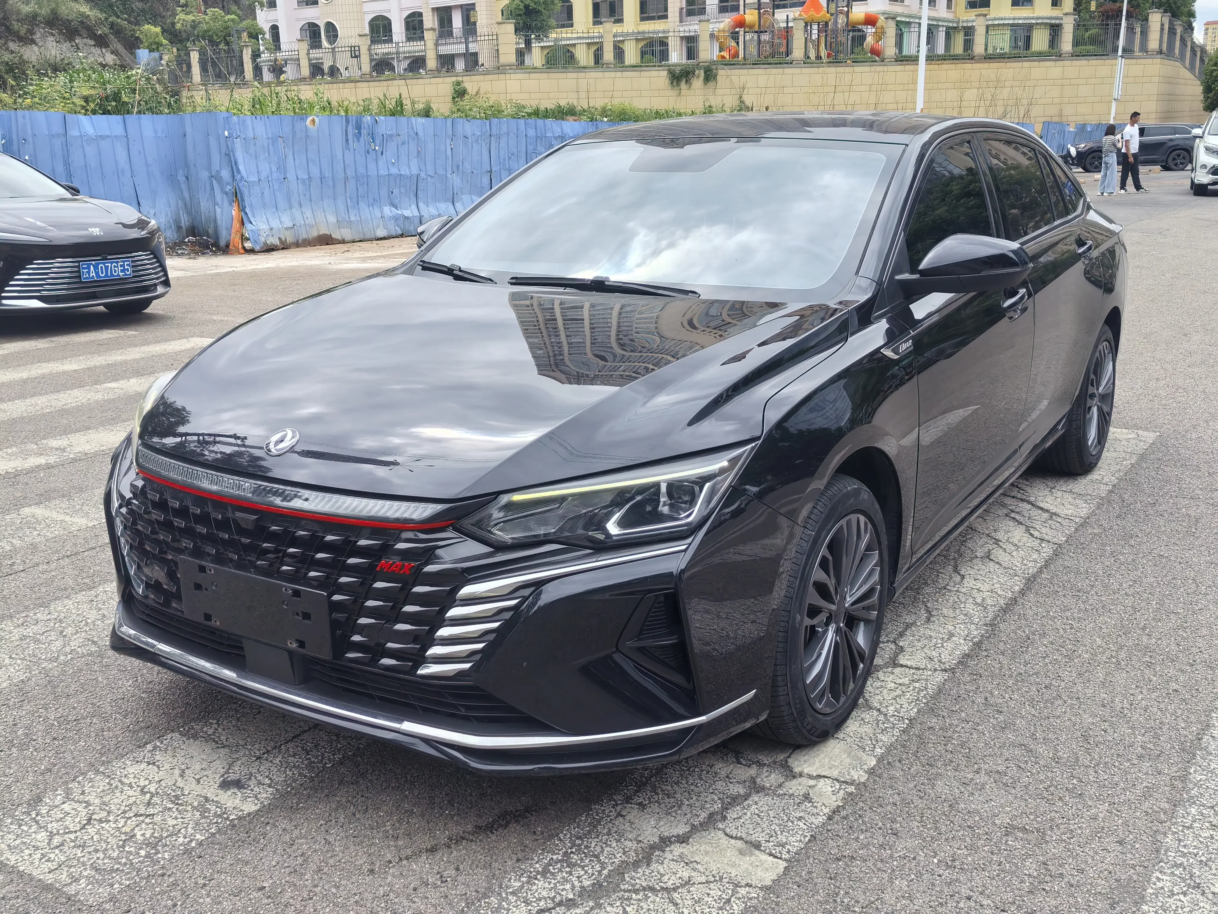 Dongfeng Yixuan MAX  из Китая