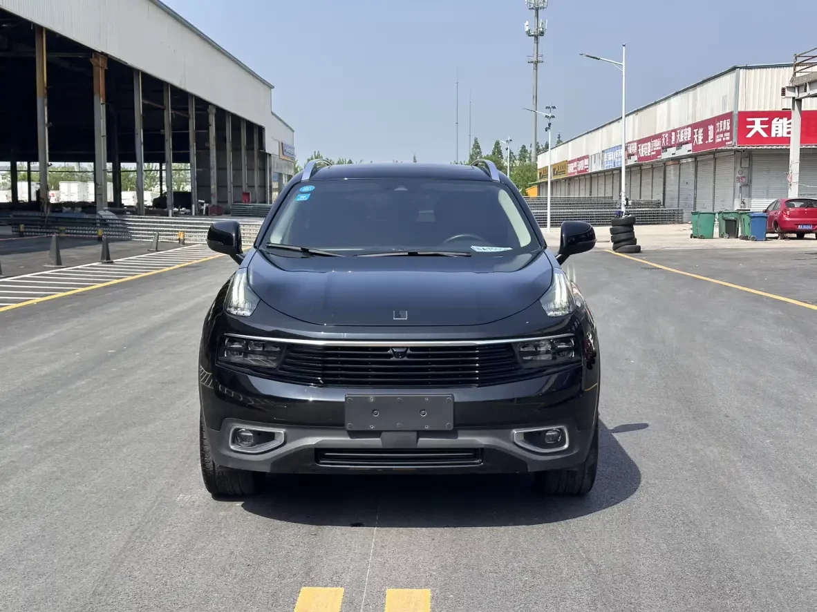 Lynk & Co 01