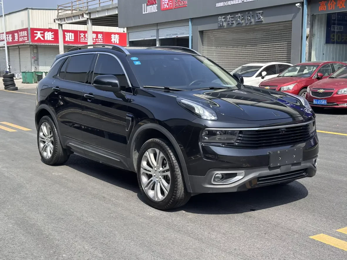 Lynk & Co 01