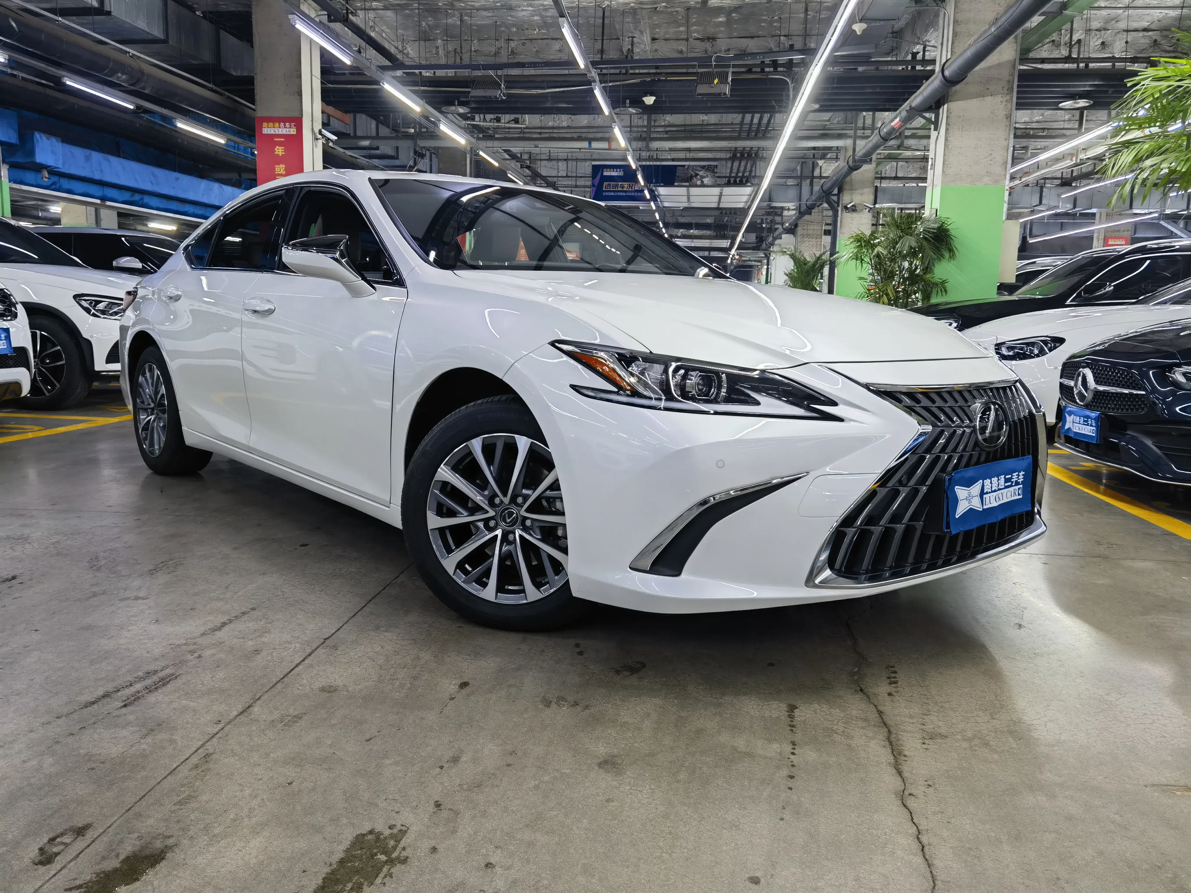 Lexus ES