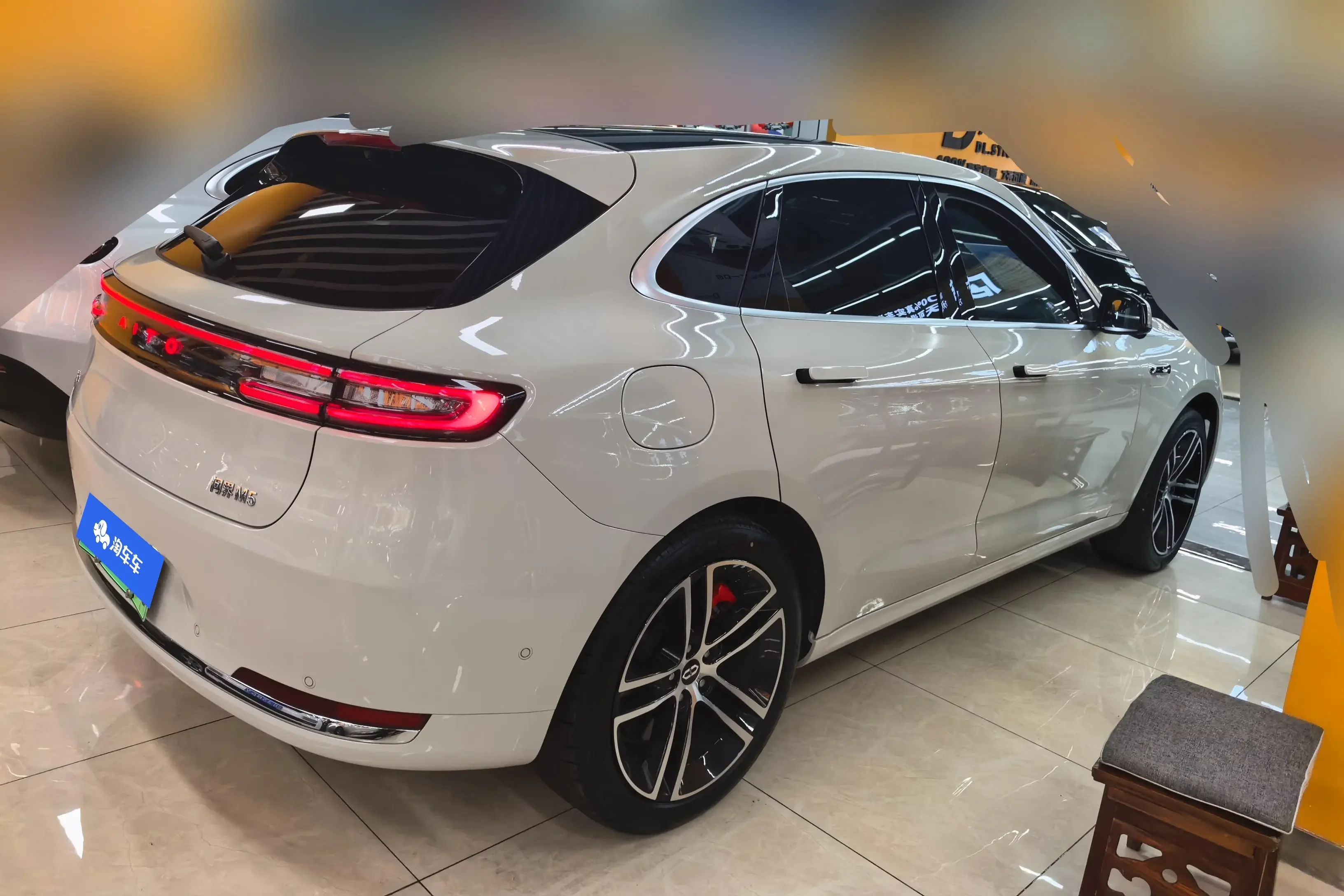 AITO M5