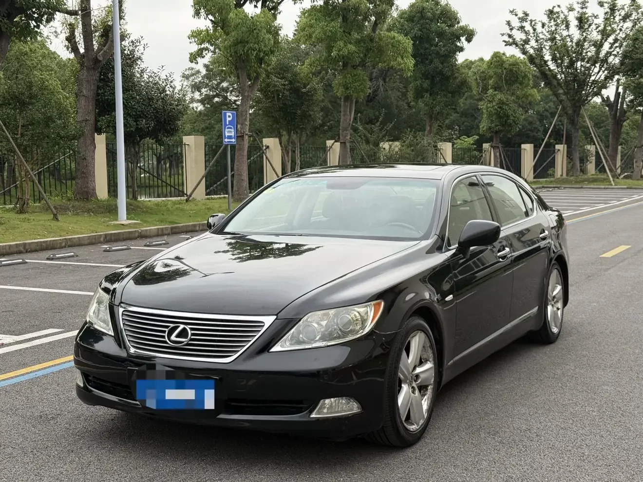 Lexus LS