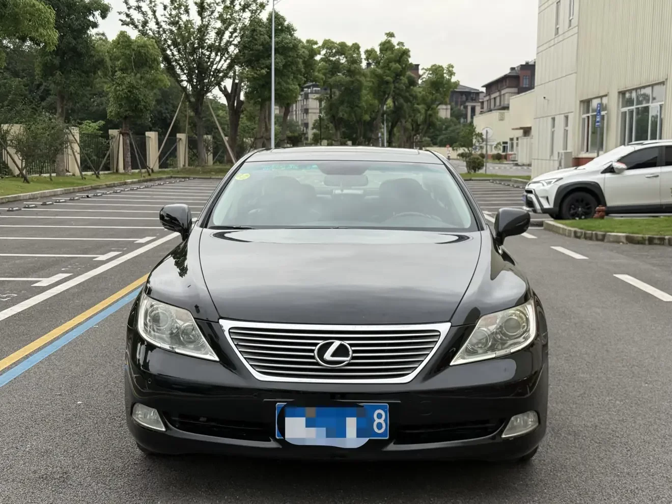Lexus LS