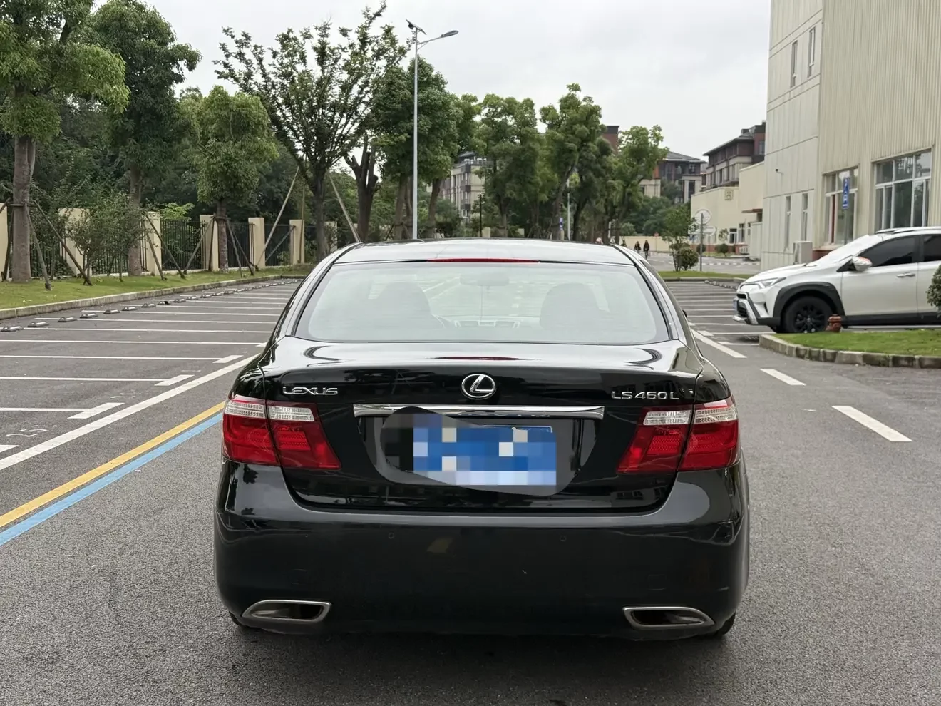 Lexus LS