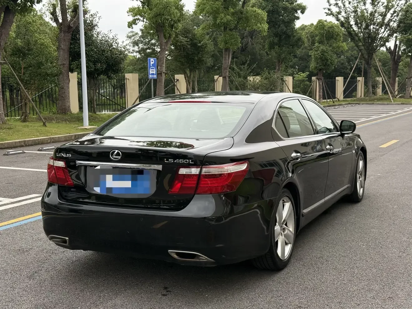 Lexus LS