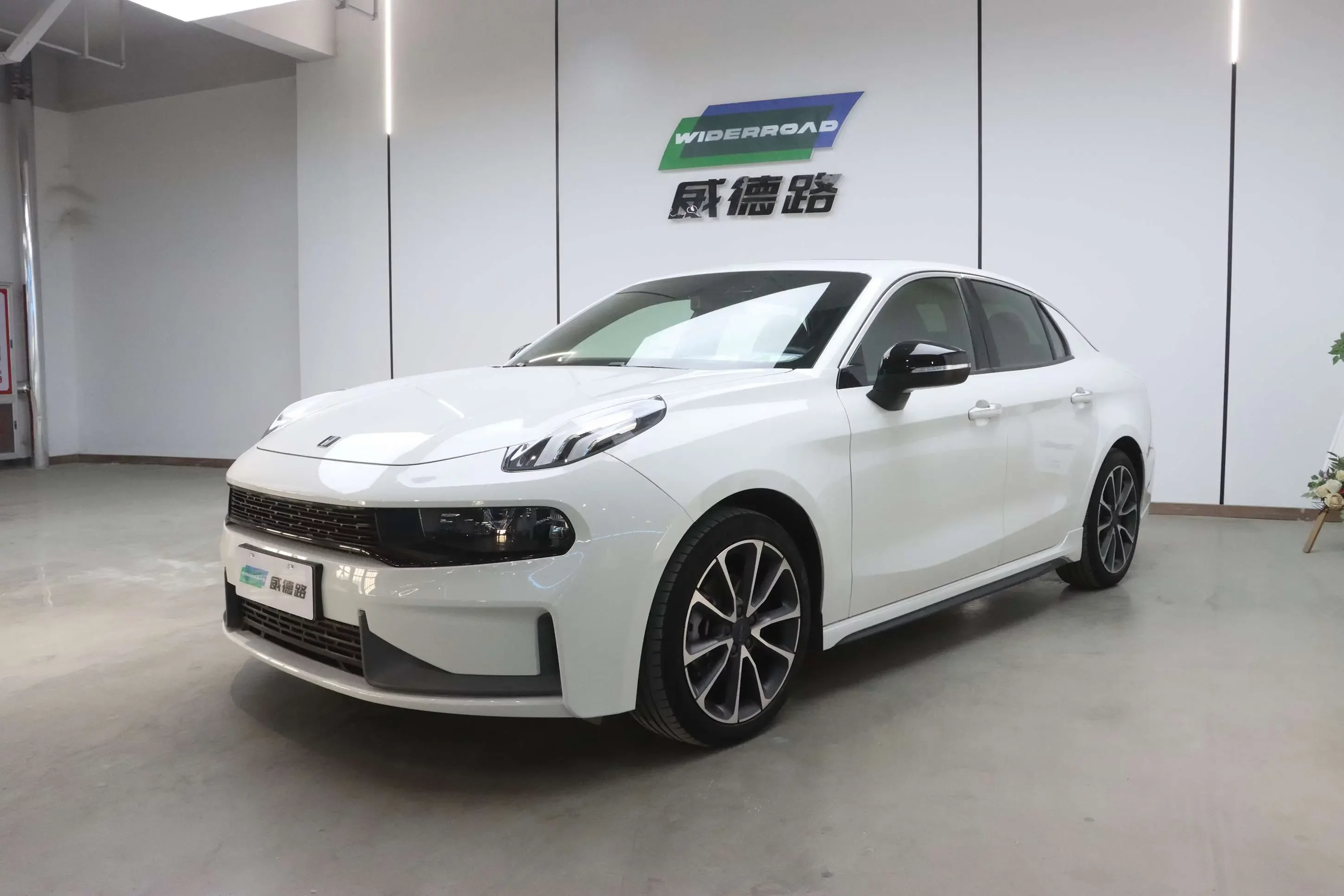 Lynk & Co 03