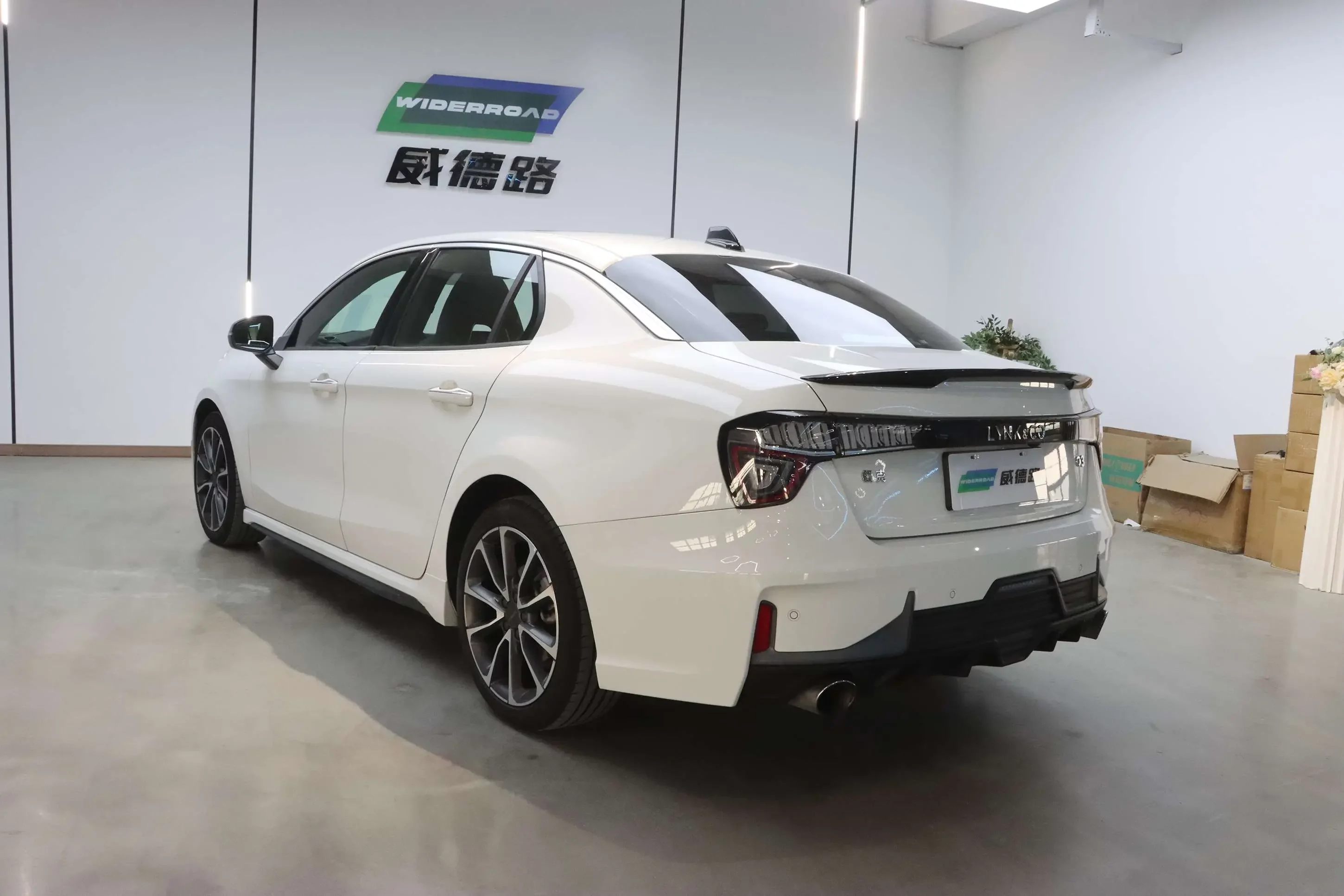 Lynk & Co 03