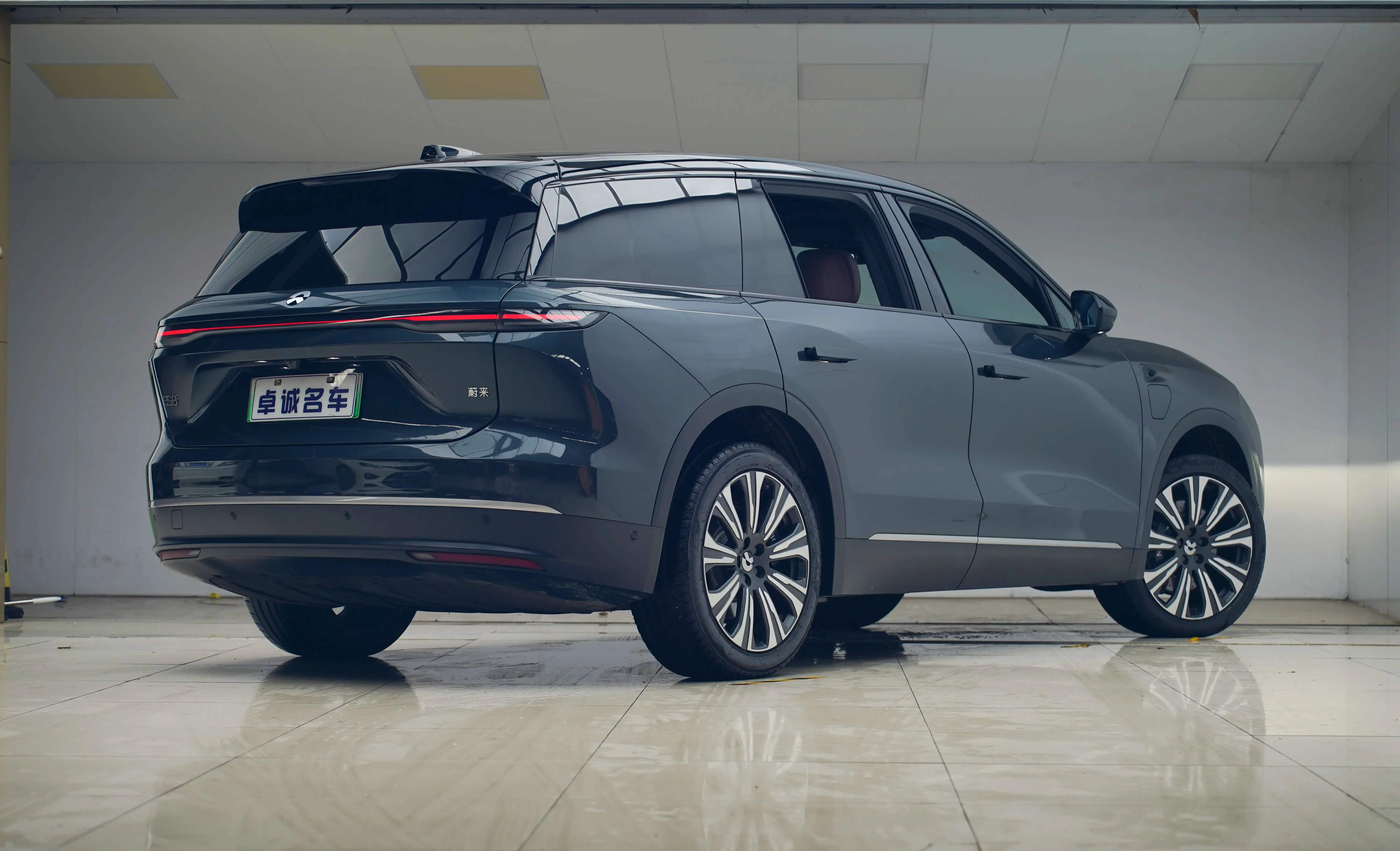 NIO ES8