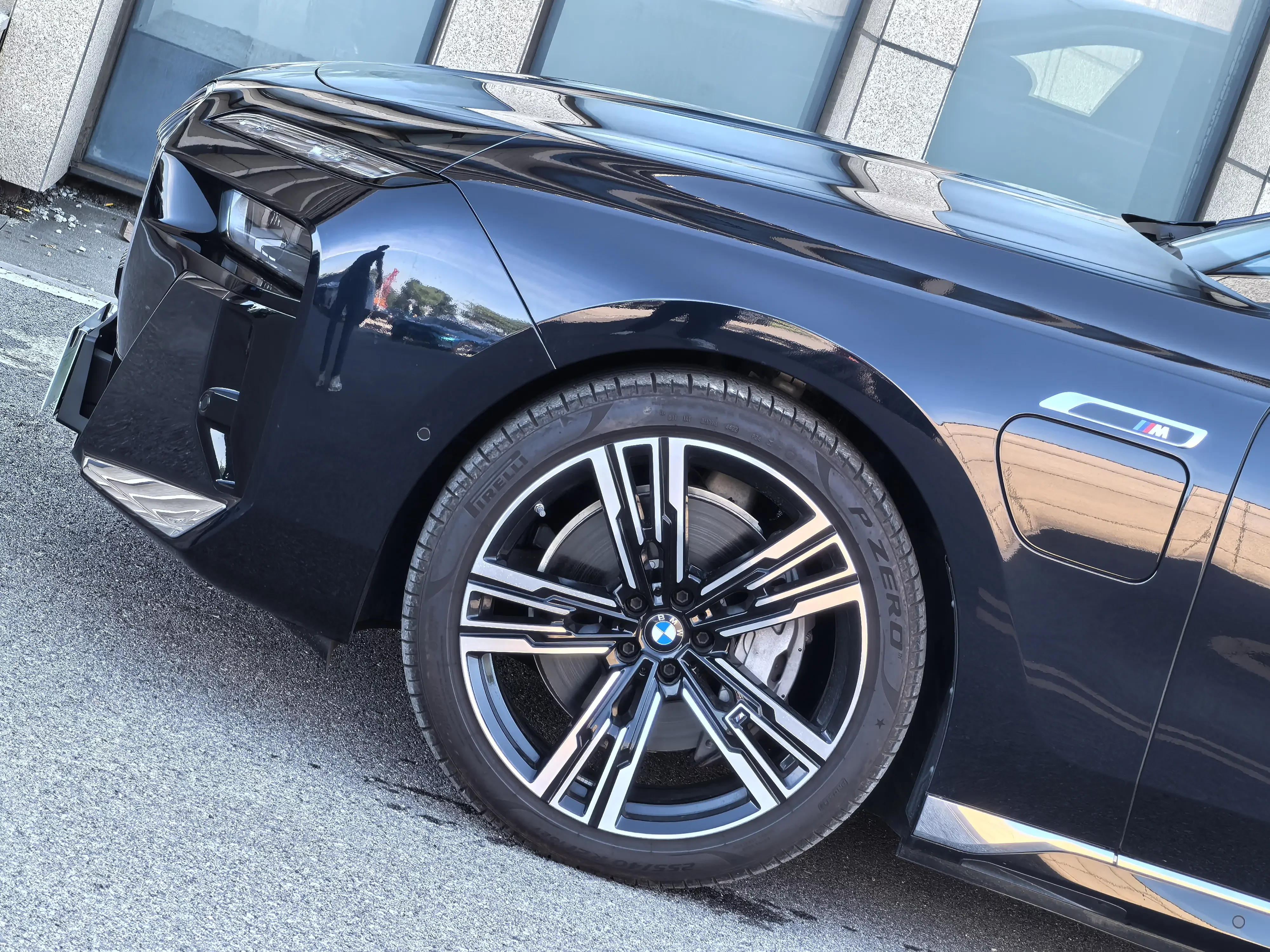 BMW i7