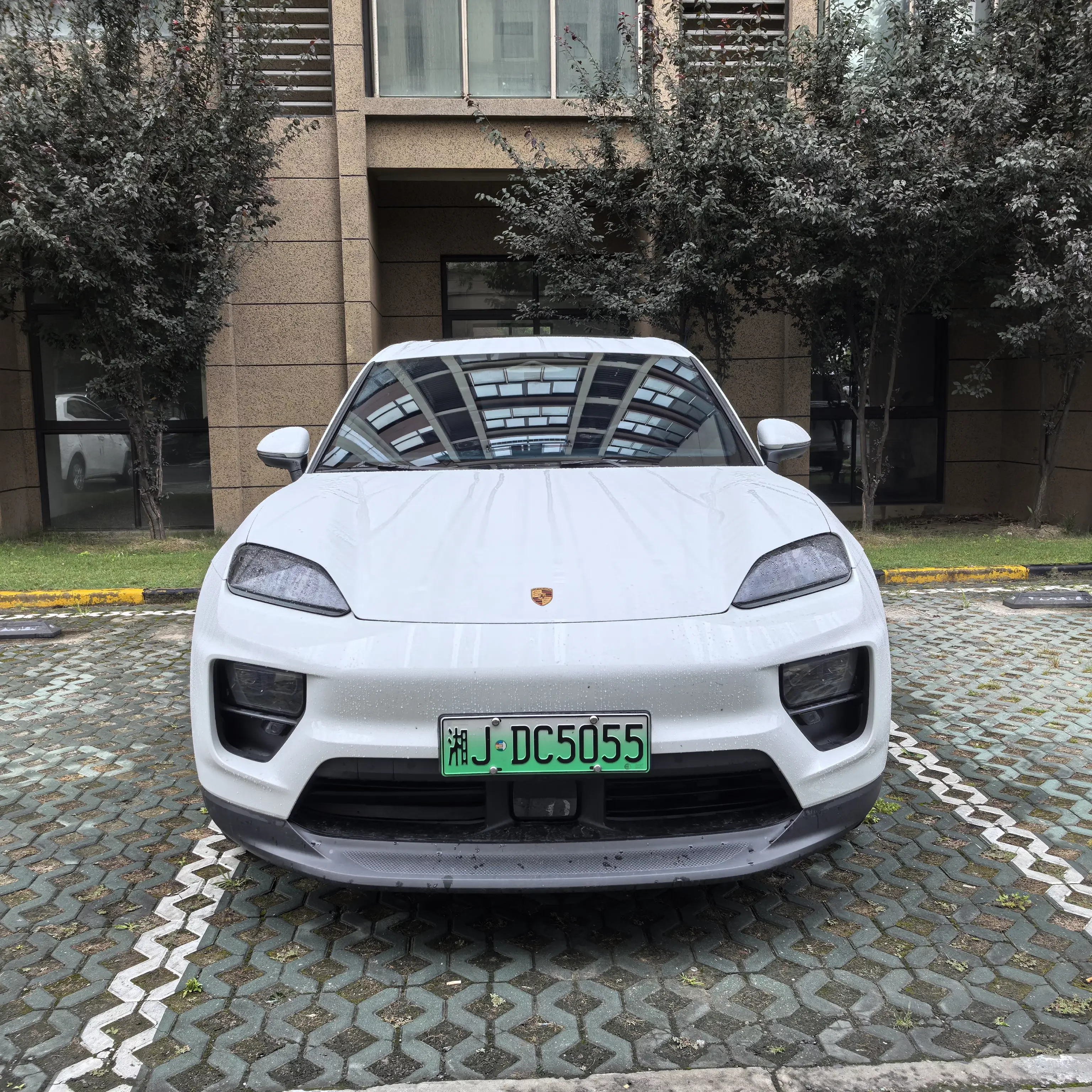 Porsche Macan EV