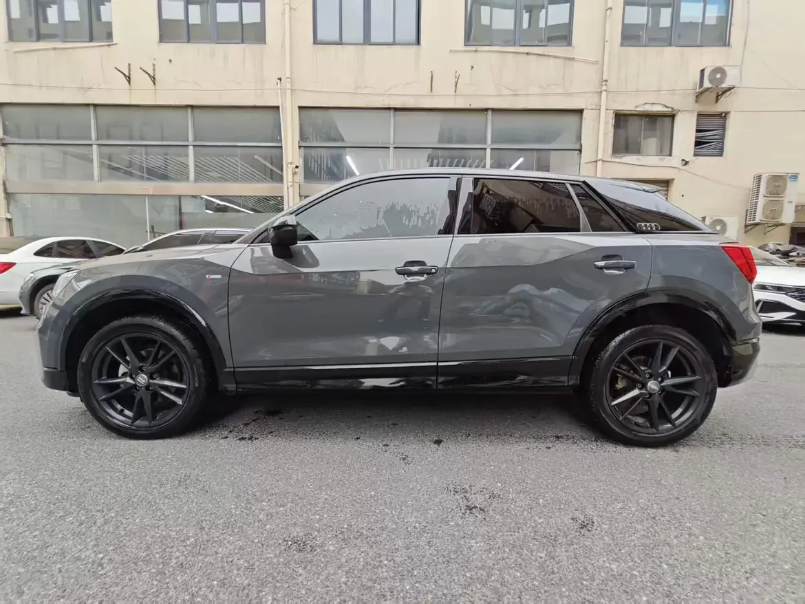 Audi Q2L
