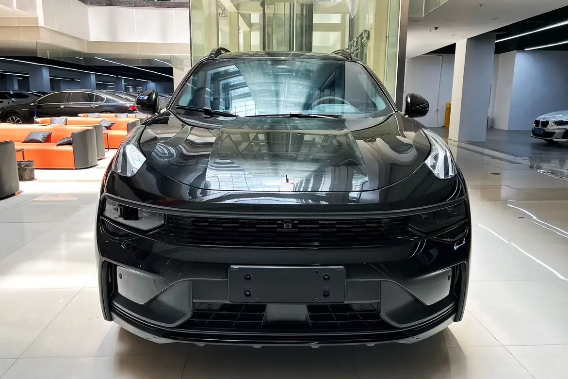Lynk & Co 01